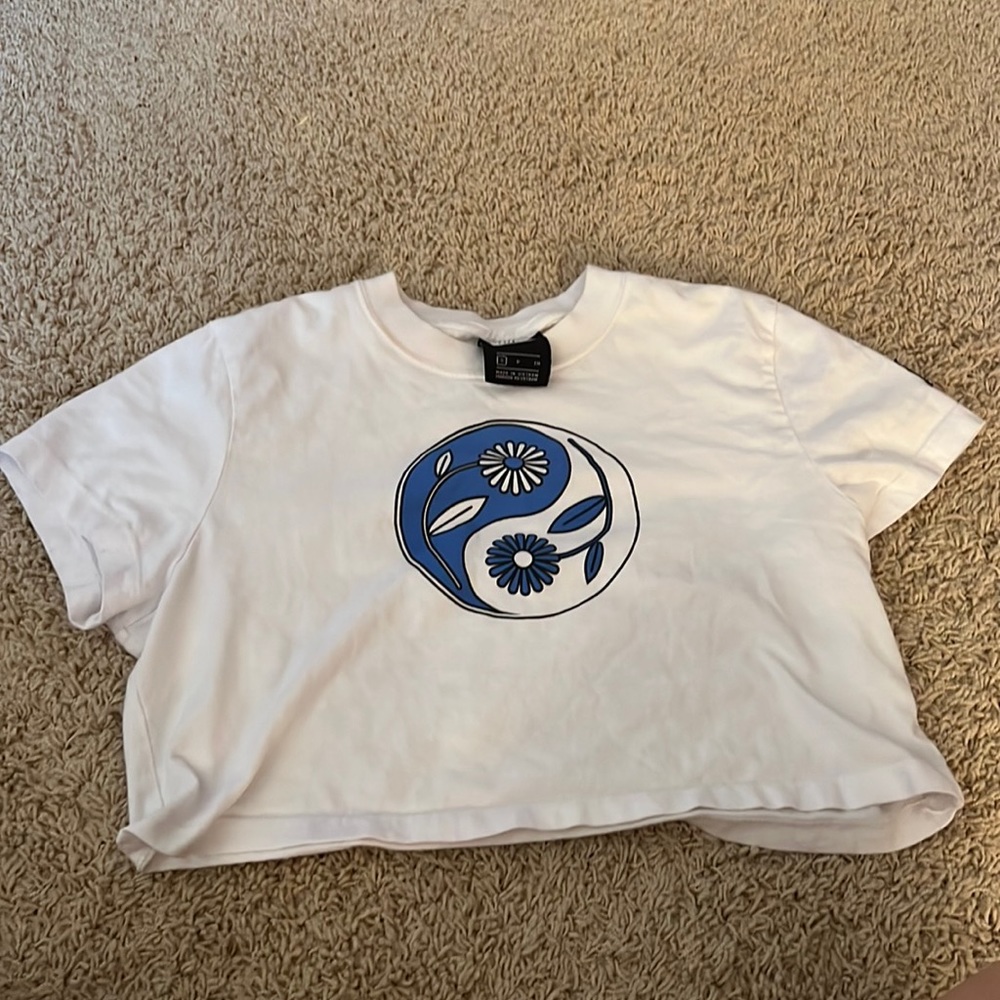size small nike crop top with yin and yang design